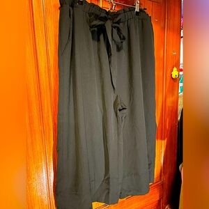Black Wide-Leg capri Pants with Tie Waist and pockets. new! XL